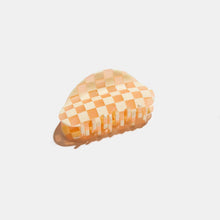 画像をギャラリービューアに読み込む, Chunks / Checker Claw in Frosé
