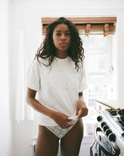 画像をギャラリービューアに読み込む, Monogram SS Tee White/White / Friend Editions
