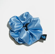 画像をギャラリービューアに読み込む, Chunks / Large Silk Scrunchie in Black + Blue (シュシュ)
