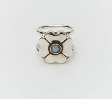 画像をギャラリービューアに読み込む, THE SUNNY / FLOWER RING 925 13号のみ
