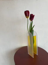 画像をギャラリービューアに読み込む, Acrylic Vase Yellow/White
