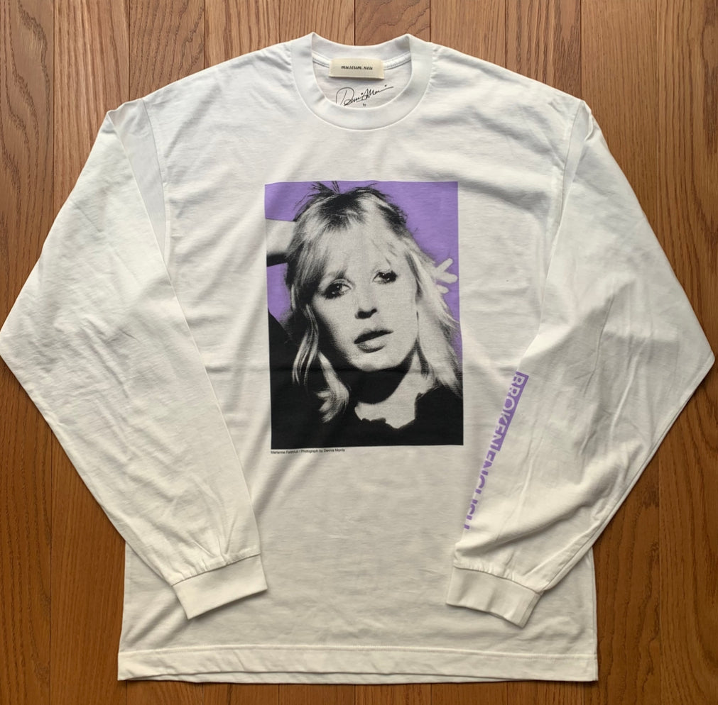 Marianne Faithful Long Sleeve T-shirt / museum neu