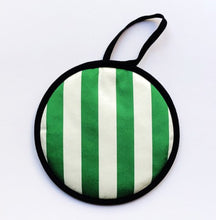 画像をギャラリービューアに読み込む, Market Stripe Pot Holder
