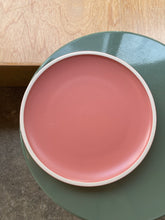 画像をギャラリービューアに読み込む, Light Maroon Rim Ceramic Plate
