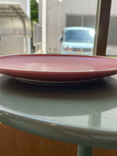 画像をギャラリービューアに読み込む, Light Maroon Rim Ceramic Plate
