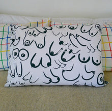 画像をギャラリービューアに読み込む, Gravel &amp; Gold / The Boobs Pillow Case
