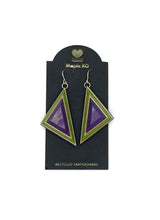 画像をギャラリービューアに読み込む, Maple XO / Triangle Earrings
